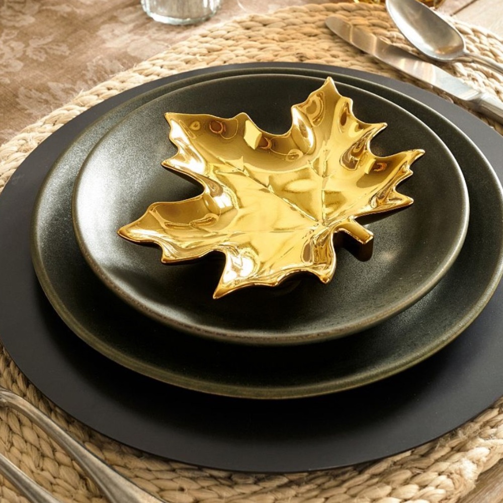 Pottery Barn NWT Fall/Halloween/Thanksgiving Maple Leaf Appetizer Plate